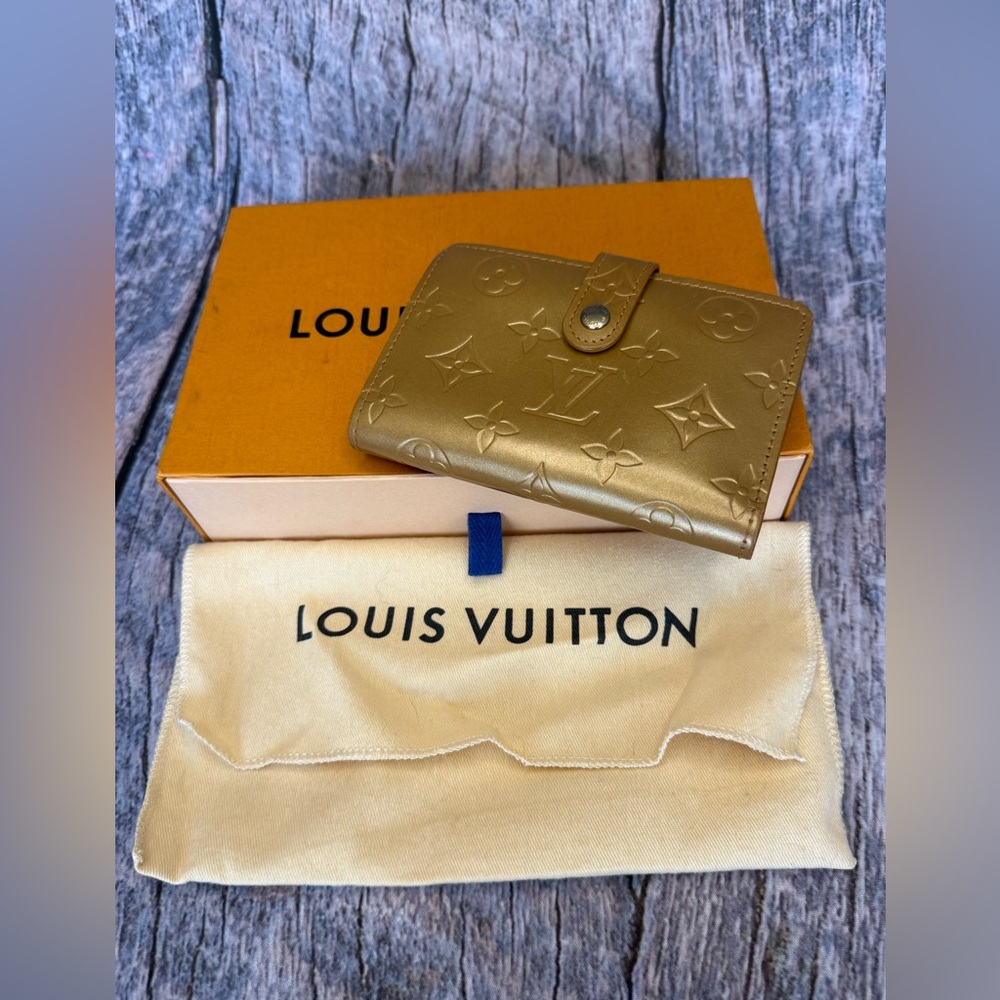 Louis Vuitton Gold Kisslock Wallet, euc, comes with box & dust bag